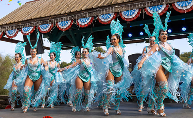 animacion-calle-carnaval-espectaculo-portaventura