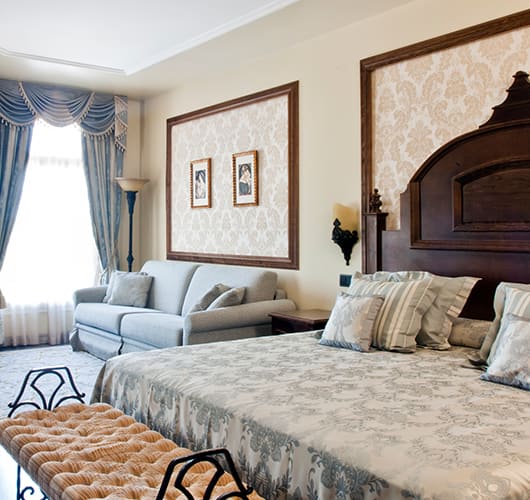 Hotel Mansión De Lucy Portaventura World Hotel Mansión De Lucy Portaventura World, Cavallino King Mansion Bed With Storage