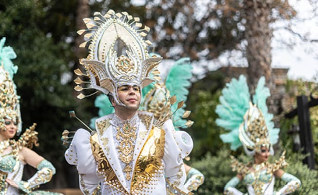 animacion-calle-carnaval-espectaculo-portaventura